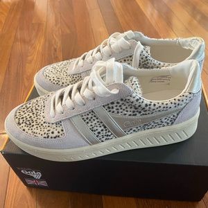 Gola off white/cheetah Gradslam Savanna Sneaker. Size 9